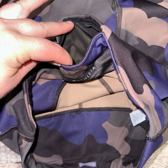 Athleta Ultimate Stash Pocket Printed Camo 7/8 Tight | Size Small - Picture 9 of 9